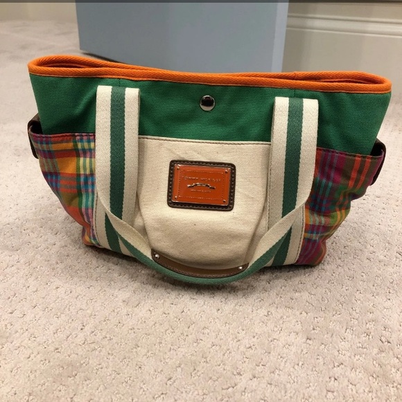 Tommy Hilfiger Handbags - Tommy Hilfiger purse